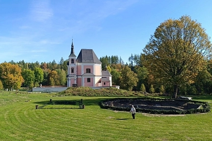 Putování po stopách víry a historie