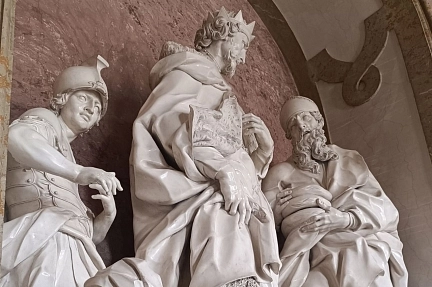Putování po stopách víry a historie